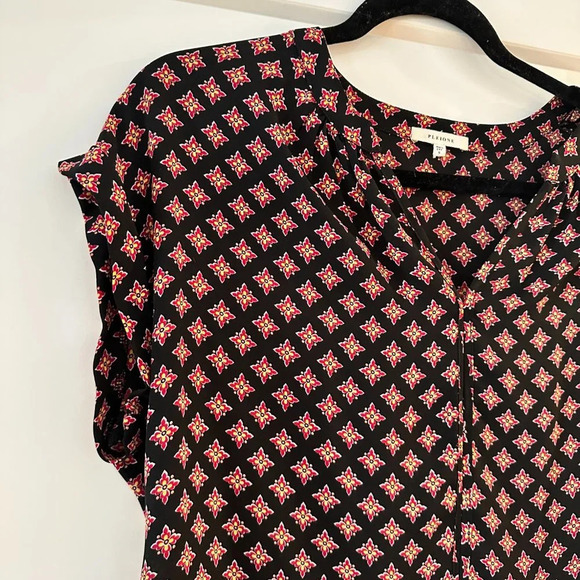 NORDSTROM PLEIONE Short Sleeve Black Pattern V Neck Blouse - small - Picture 5 of 6